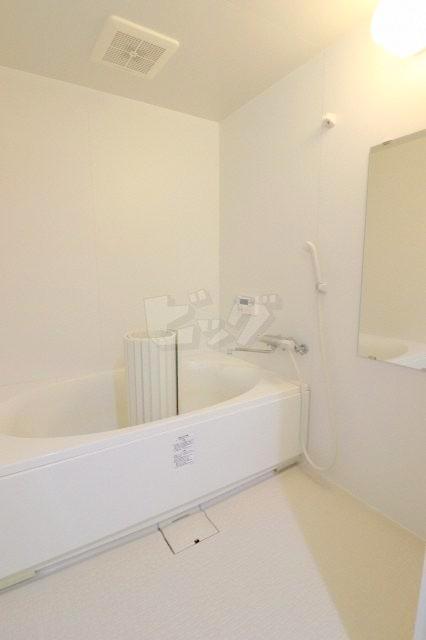 バス・シャワールーム　ゆったりとした浴槽で快適バスタイム♪