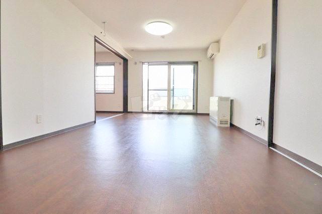 居室・リビング　明るい居間で気持ちまで明るくなりますね！