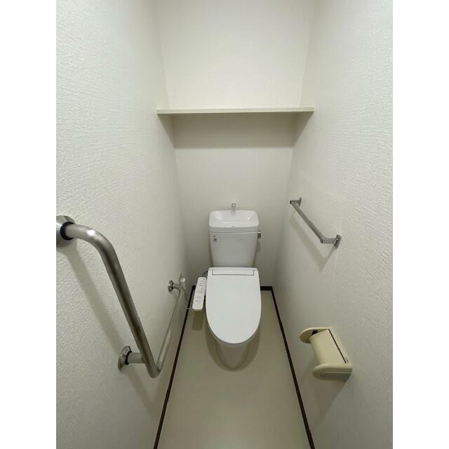 トイレ　温水洗浄便座