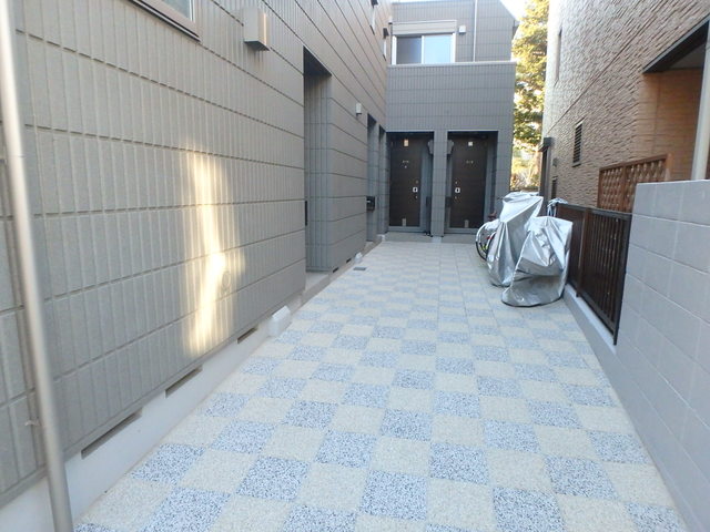 エントランス　玄関前