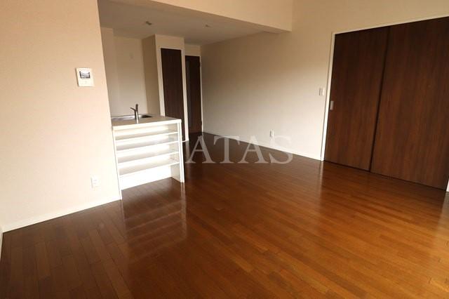 居室・リビング　同物件別部屋です。