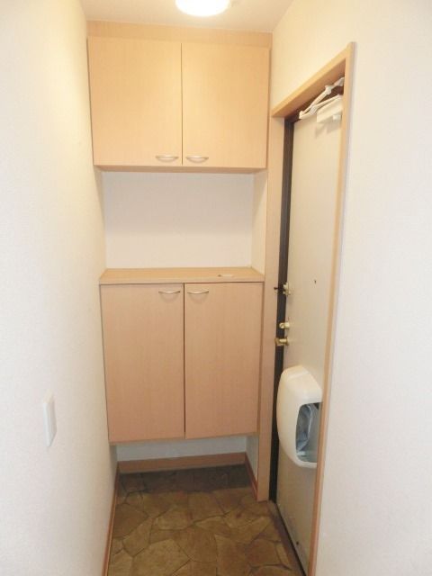 玄関　シューズＢＯＸ付の玄関。