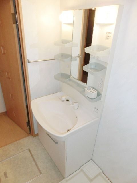 洗面設備　毎日使う独立洗面台です。