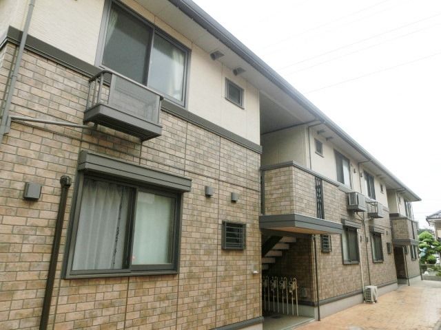 建物外観　エントランス側からの外観