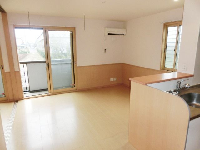 居室・リビング　明るく開放感のあるリビングです。