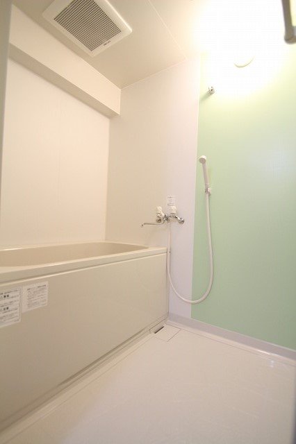 バス・シャワールーム　同物件別号室の写真です。