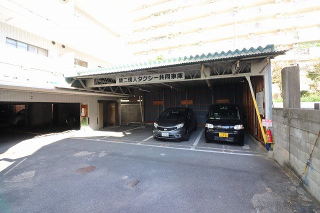 駐車場　駐車場に車を止められます