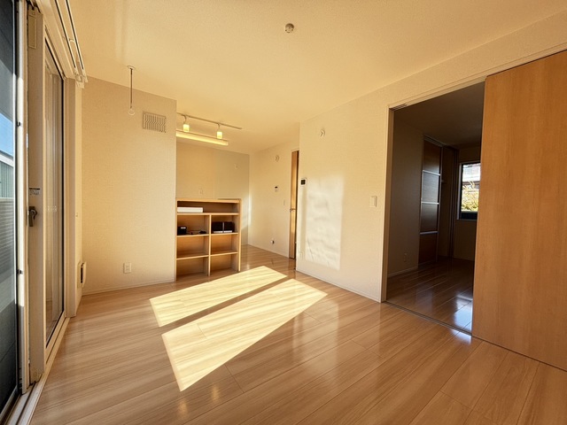 居室・リビング　別部屋参考写真です