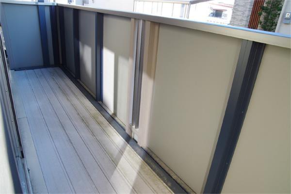 バルコニー　類似室内