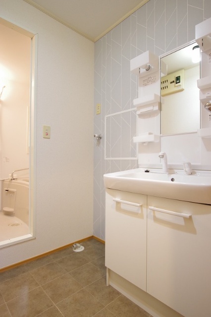 洗面設備　類似室内