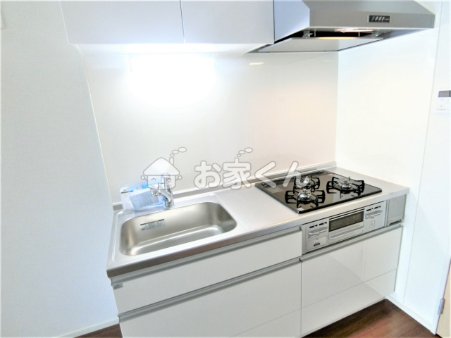 キッチン　システムキッチン（3口コンログリル付き）
