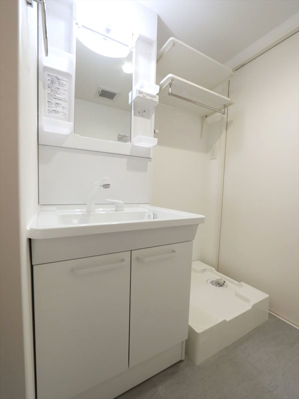 洗面設備　脱衣所　独立洗面台（シャンプードレッサー付）