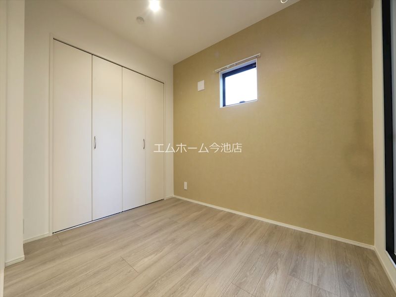 その他部屋・スペース　洋室3.9帖　収納充実　バルコニーに面しています