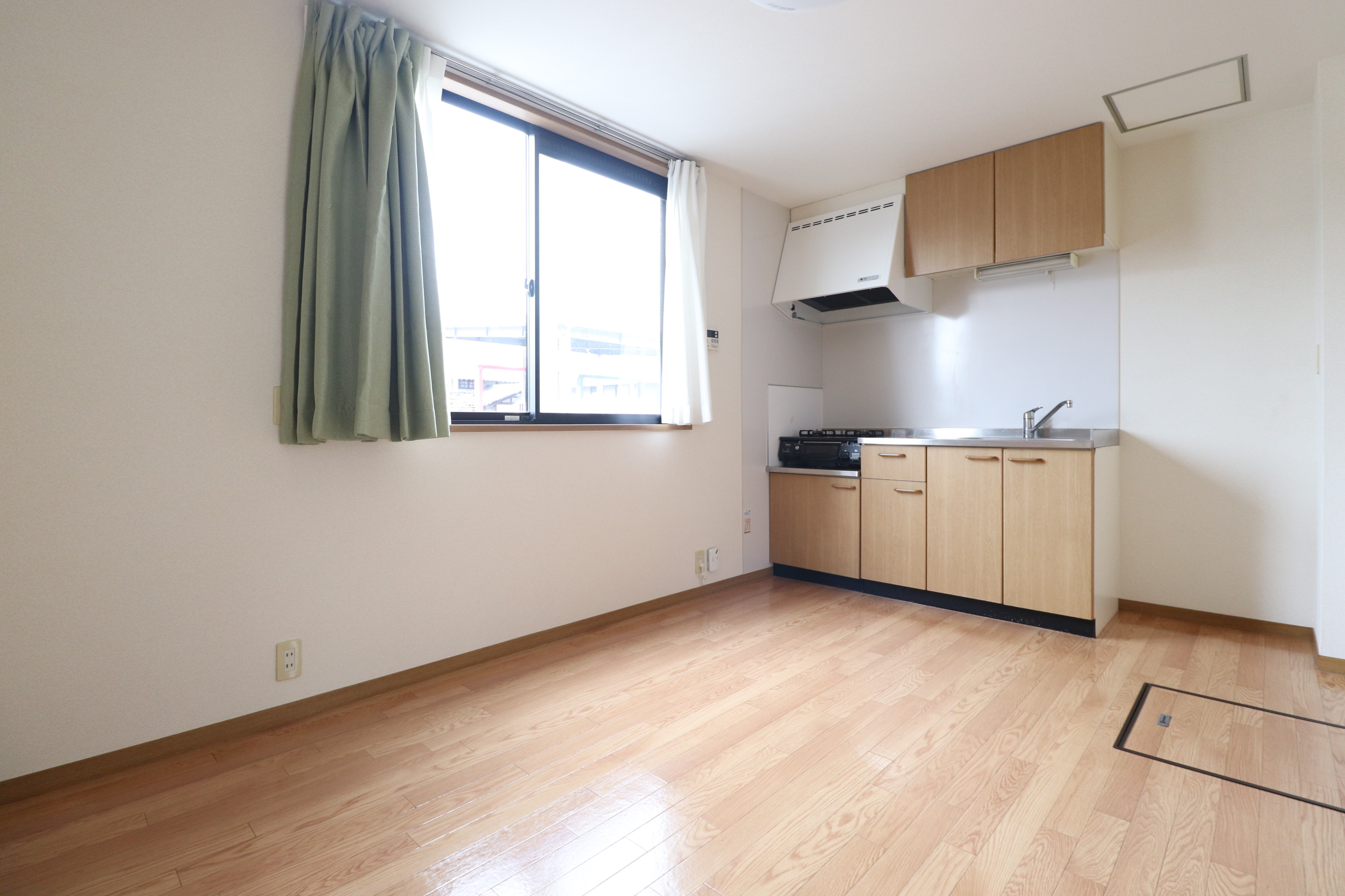 居室・リビング　明るい雰囲気の6.75帖のダイニングキッチン♪