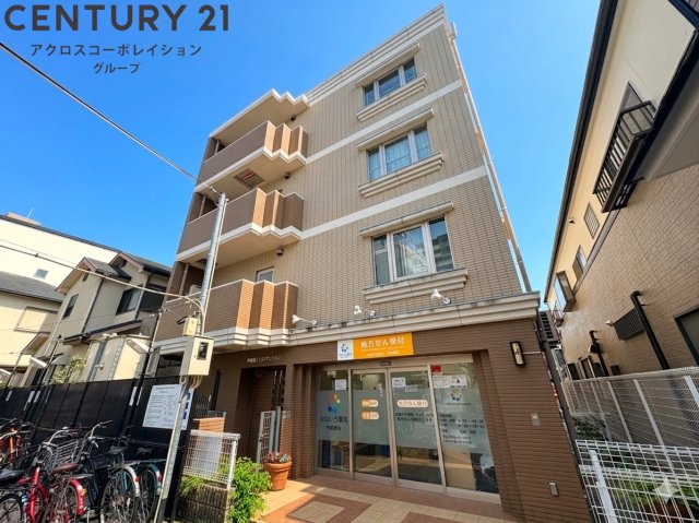 建物外観　オートロックで外部の人間が簡単に出入りできないため安心です。