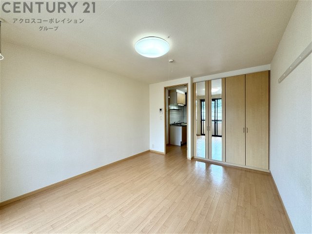 居室・リビング　エアコン付きで快適に過ごせます♪