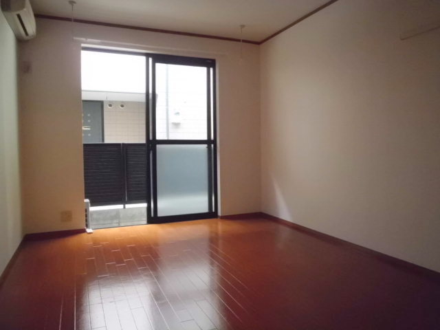 居室・リビング　南東向きの洋室７．２帖