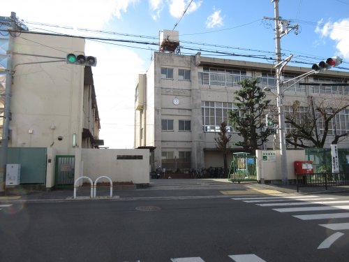 小学校　堺市立登美丘西小学校（小学校）まで460m