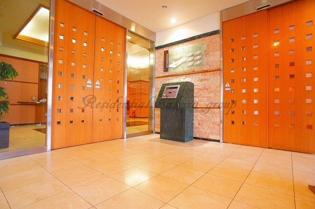 セキュリティ　不審者、勧誘員をシャットアウトできるオートロックです♪