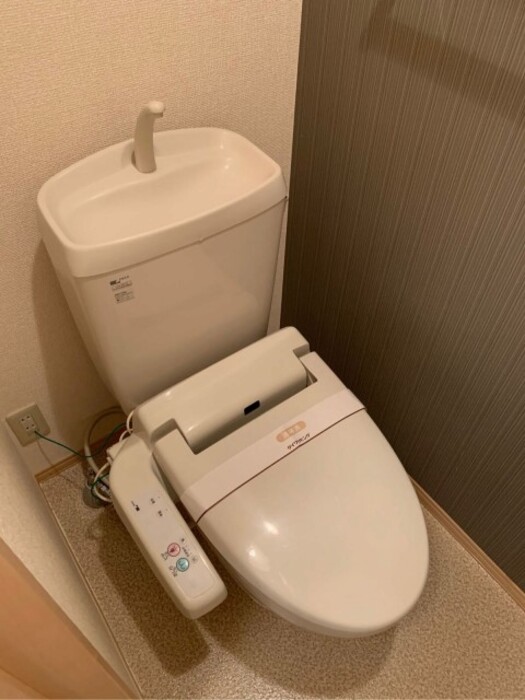 トイレ　温水洗浄暖房便座のトイレ