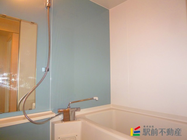 バス・シャワールーム　鏡付きのお風呂＾＾