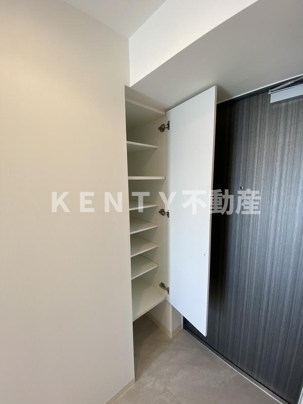 玄関　収納もある玄関です