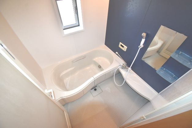 バス・シャワールーム　大きな浴槽