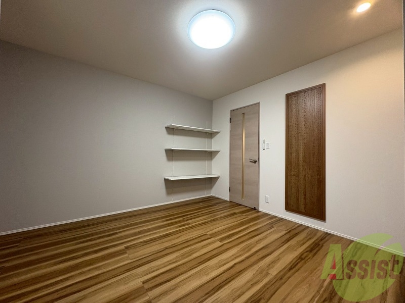 その他部屋・スペース　洋室を別角度から撮影しました。開放感がありますよね。