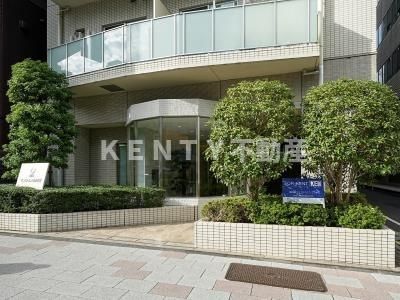 エントランス　落ち着いたエントランスです