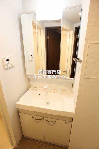 洗面設備　清潔感ある独立洗面台で毎日気持ちよく♪