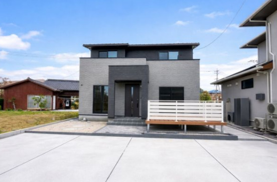 建物外観　駐車場に車を止められます