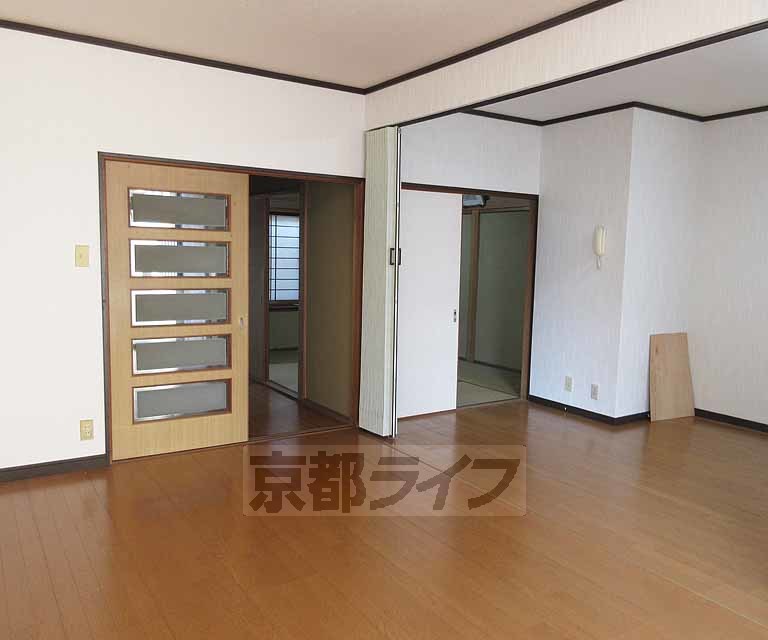 居室・リビング　綺麗で広いお部屋です・