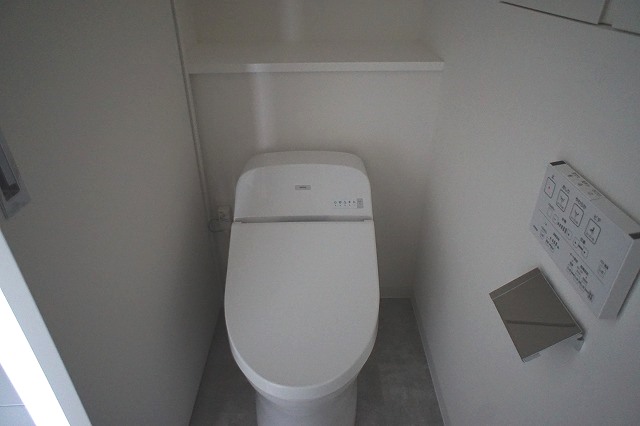 トイレ　同タイプ別部屋反転タイプ