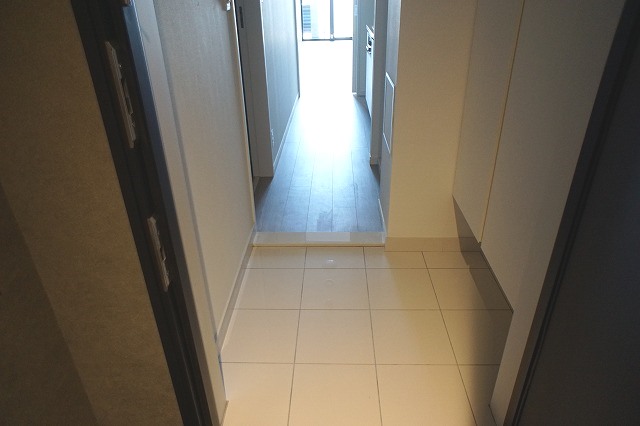 玄関　同タイプ別部屋反転タイプ