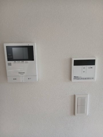 セキュリティ　テレビモニター付きインターフォン、防犯カメラもついております