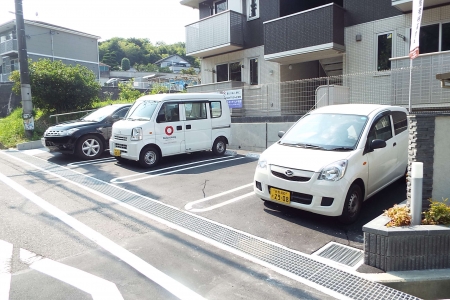 駐車場　駐車場に車を止められます