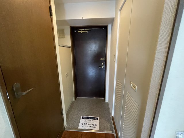 玄関　(参考)同マンション他部屋の写真