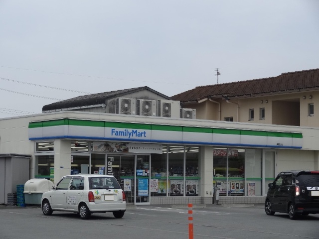 コンビニ　ファミリーマート津城山店（コンビニ）まで48m