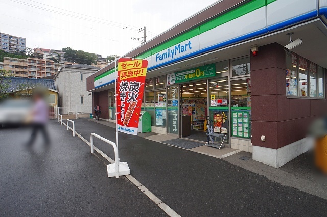 コンビニ　ファミリーマート（コンビニ）まで1356m