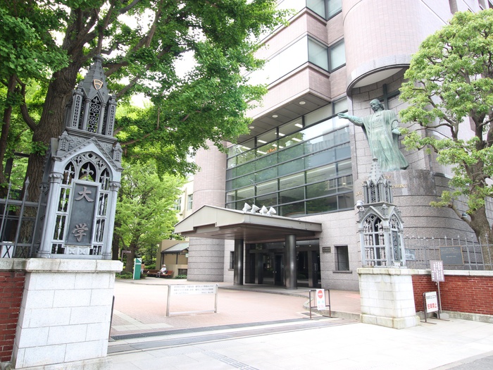 大学・短大　青山学院大学青山キャンパス（大学・短大）まで170m