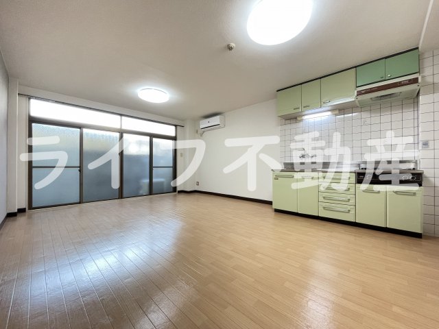 居室・リビング　明るい洋室です
