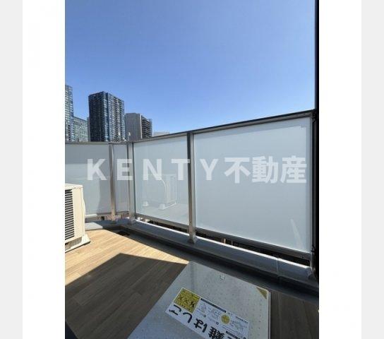 バルコニー　外からの目が気にならないバルコニーで洗濯物が干せます