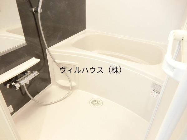 バス・シャワールーム　浴室乾燥機、追い焚き機能付きバス！