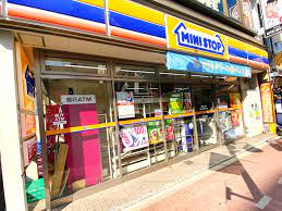 コンビニ　ミニストップ 新大久保駅東口店（コンビニ）まで232m