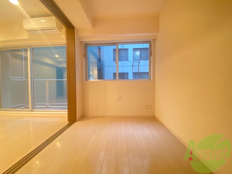 その他部屋・スペース　寝室にもおすすめの、広めのお部屋でございますね
