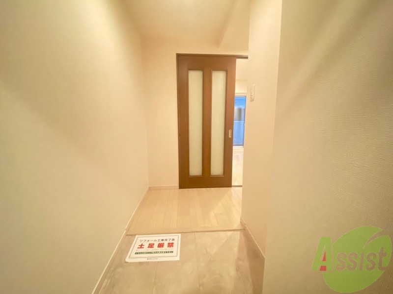 玄関　こちらは玄関になります。おきな収納棚がありますので便利です。