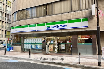 コンビニ　ファミリーマート麻布十番店（コンビニ）まで111m