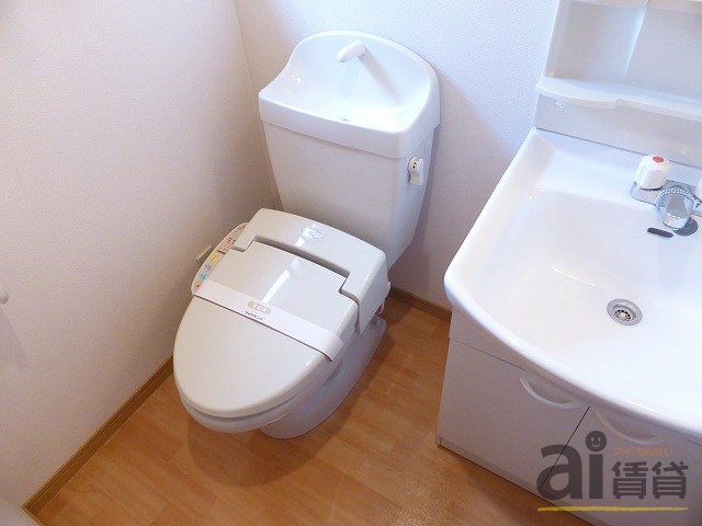 トイレ　※同仕様写真