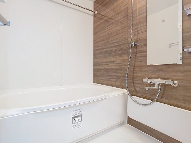 バス・シャワールーム　掲載写真は同型モデルを掲載しており実際のお部屋と仕様等が異な