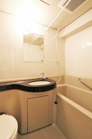 洗面設備　参考写真（同物件別部屋）